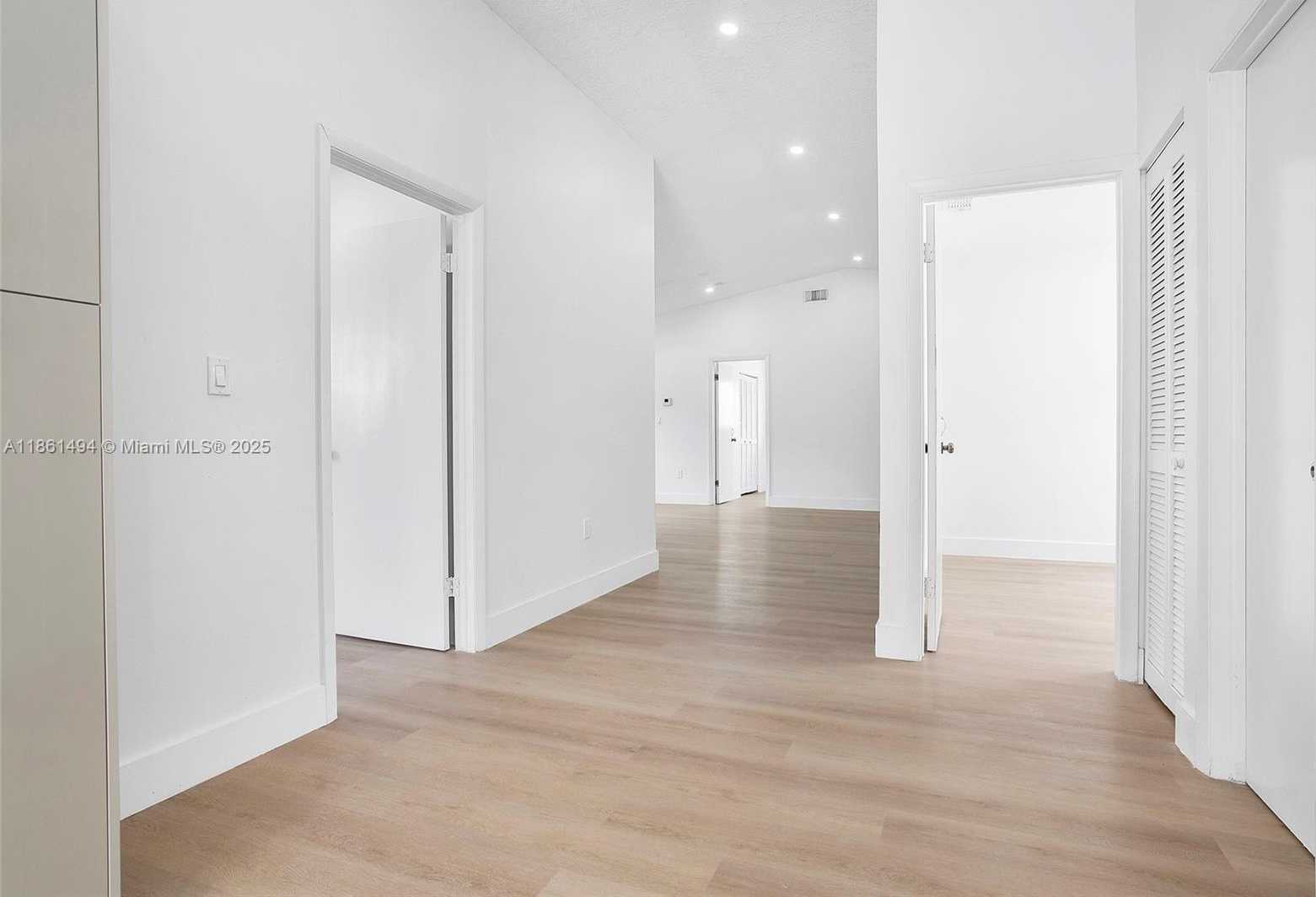 Small Image of 3133 WEST 70TH TER, Hialeah Number 13