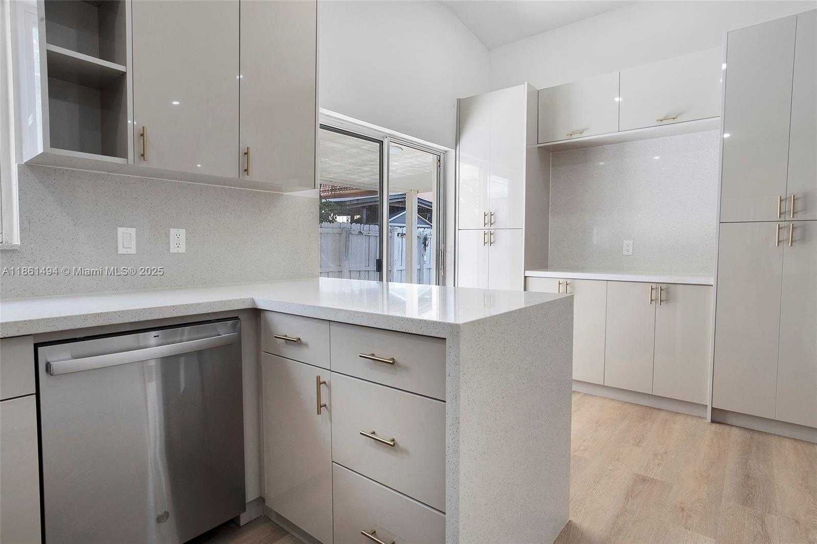 Small Image of 3133 WEST 70TH TER, Hialeah Number 14