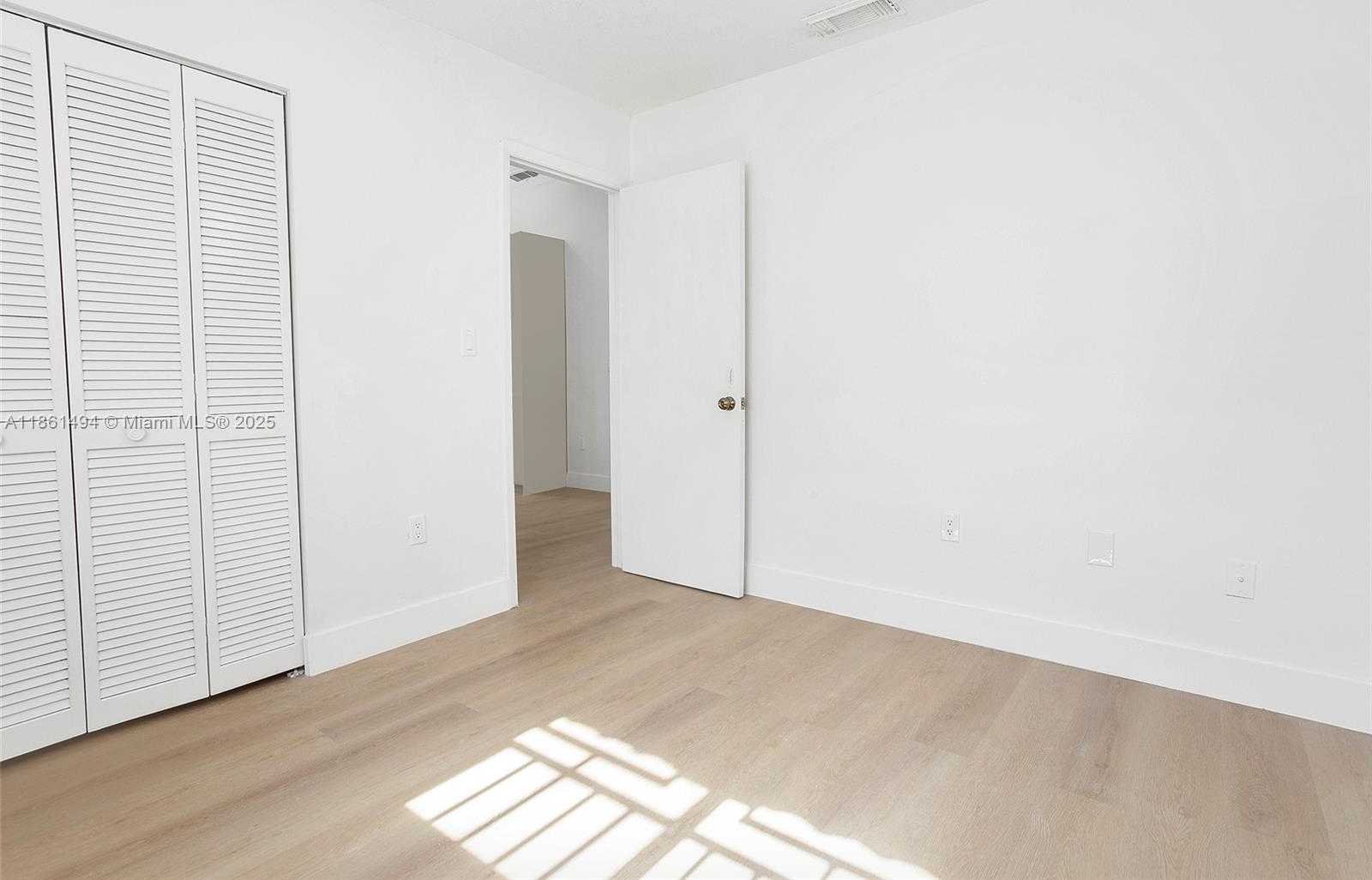 Small Image of 3133 WEST 70TH TER, Hialeah Number 38