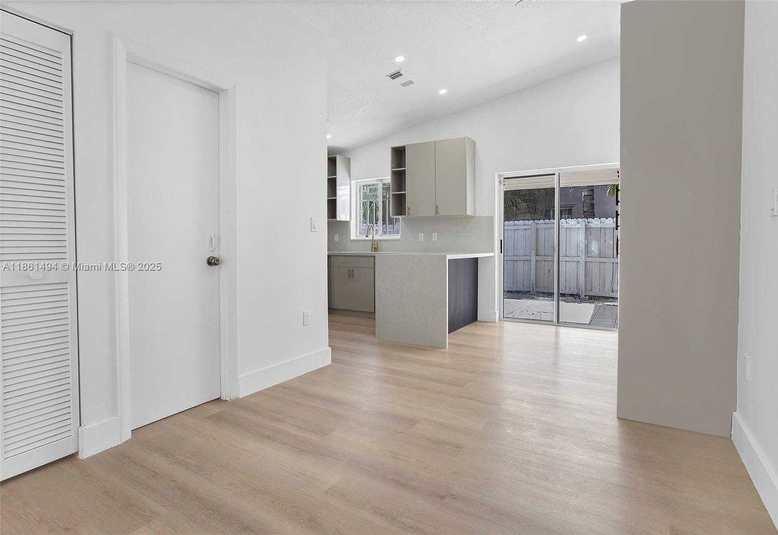 Small Image of 3133 WEST 70TH TER, Hialeah Number 8