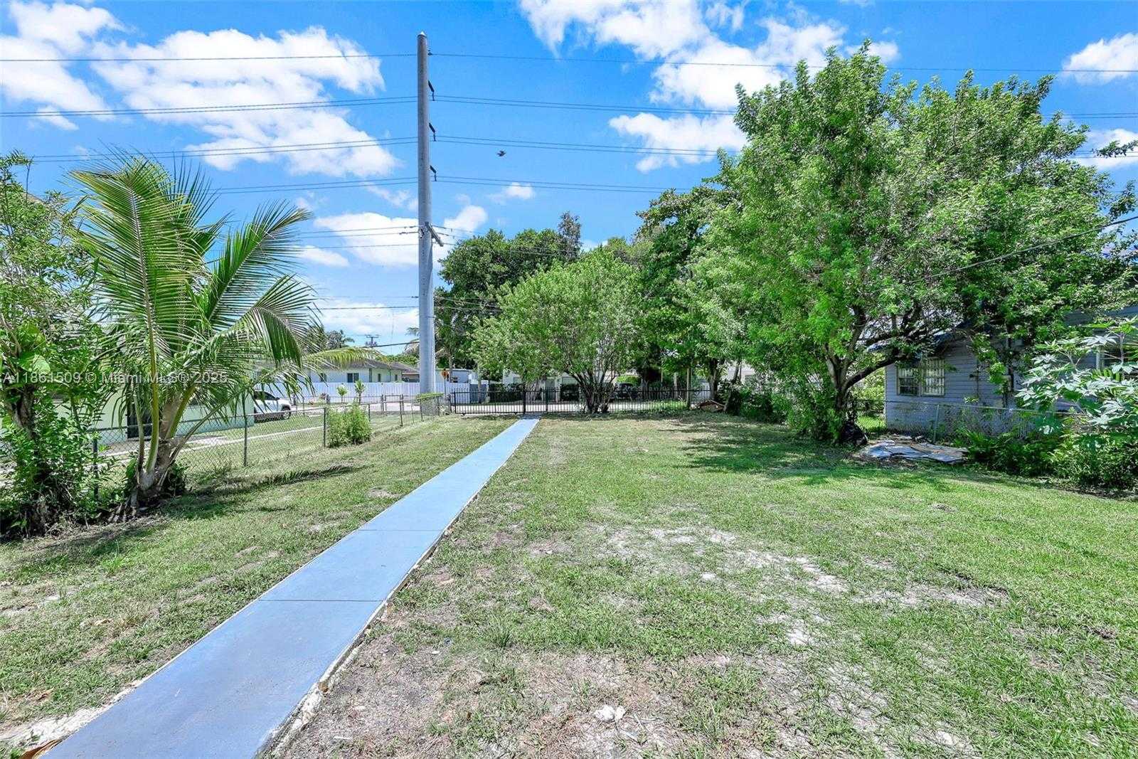 Small Image of 8280 NORTH WEST 5TH AVE, Miami Number 45