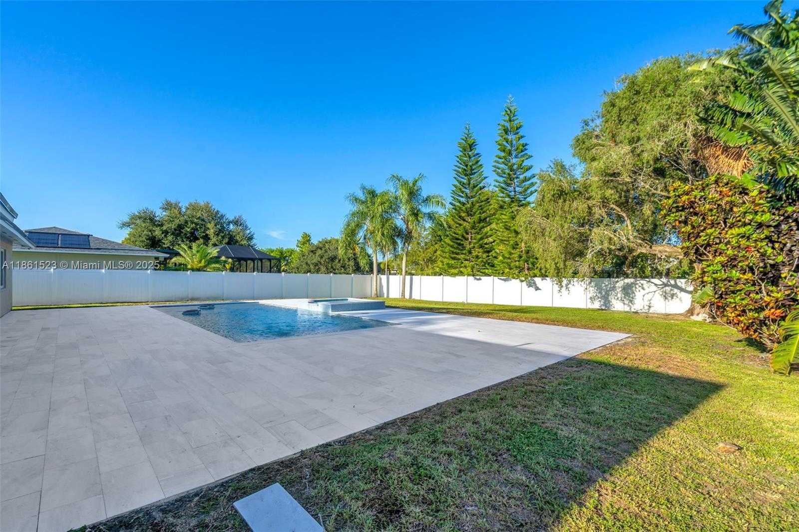 Small Image of 1120 SOUTH WEST 128TH DR, Davie Number 25
