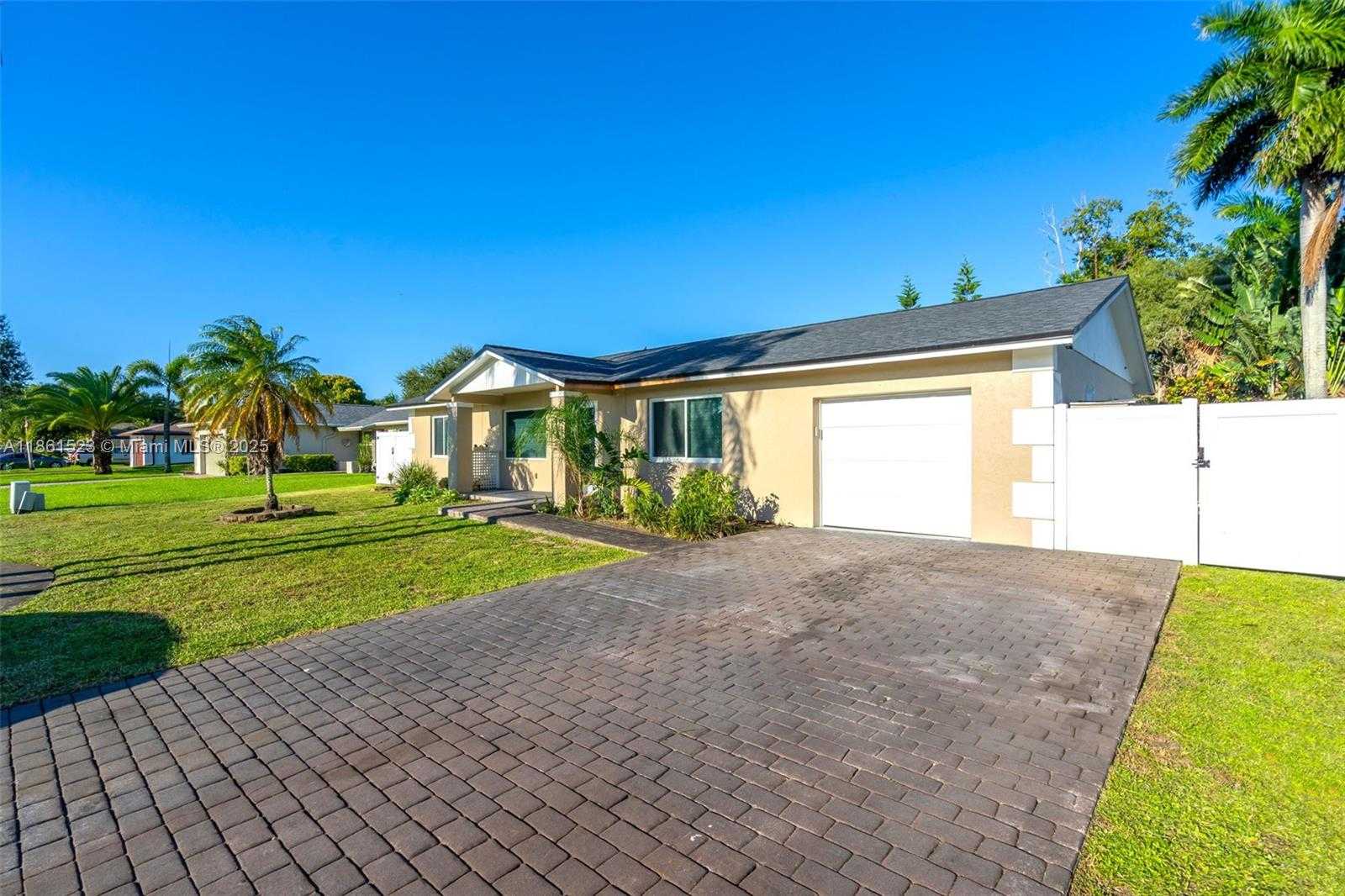 Small Image of 1120 SOUTH WEST 128TH DR, Davie Number 3