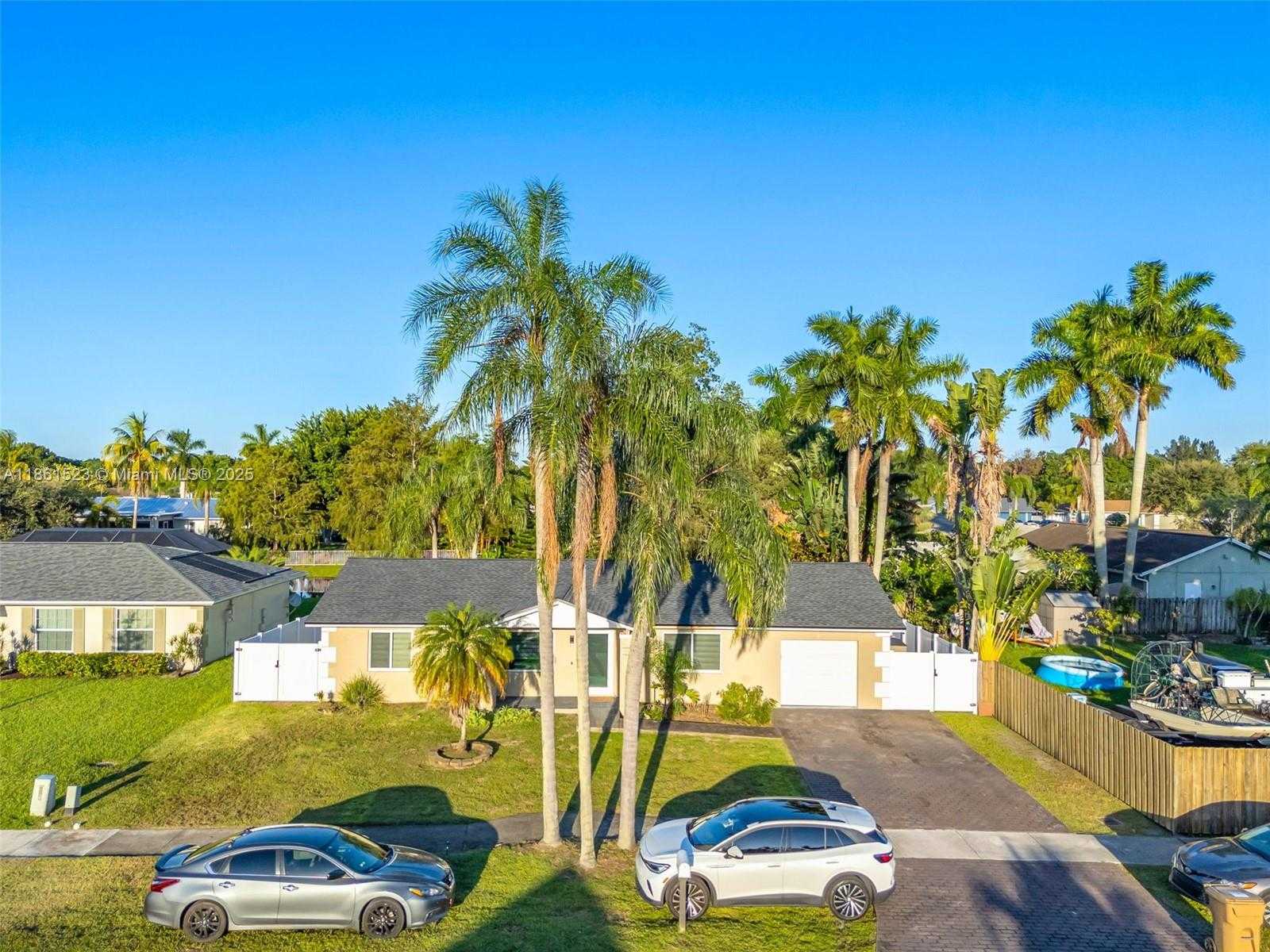 Small Image of 1120 SOUTH WEST 128TH DR, Davie Number 31