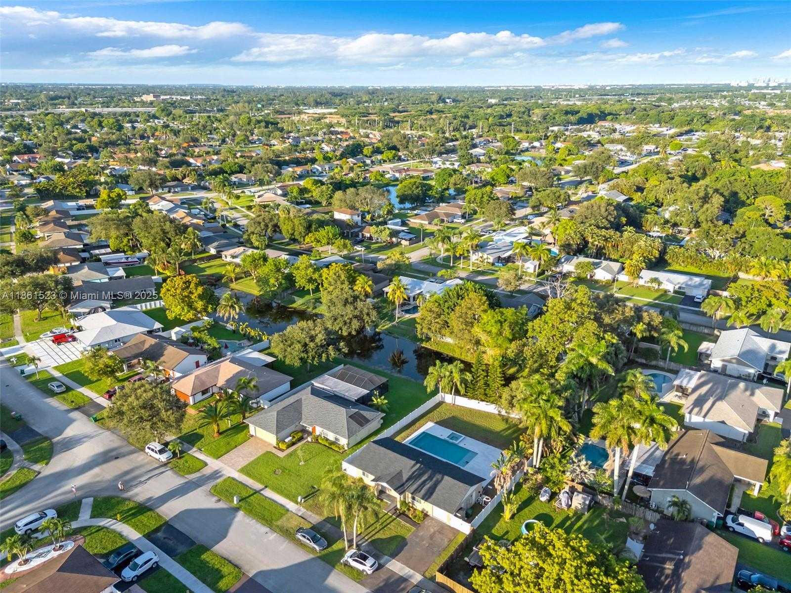 Small Image of 1120 SOUTH WEST 128TH DR, Davie Number 33