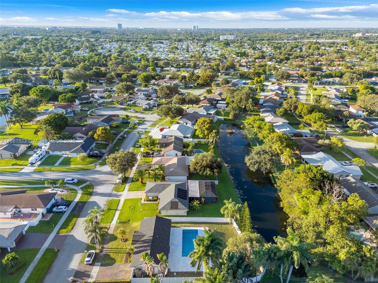 Small Image of 1120 SOUTH WEST 128TH DR, Davie Number 34