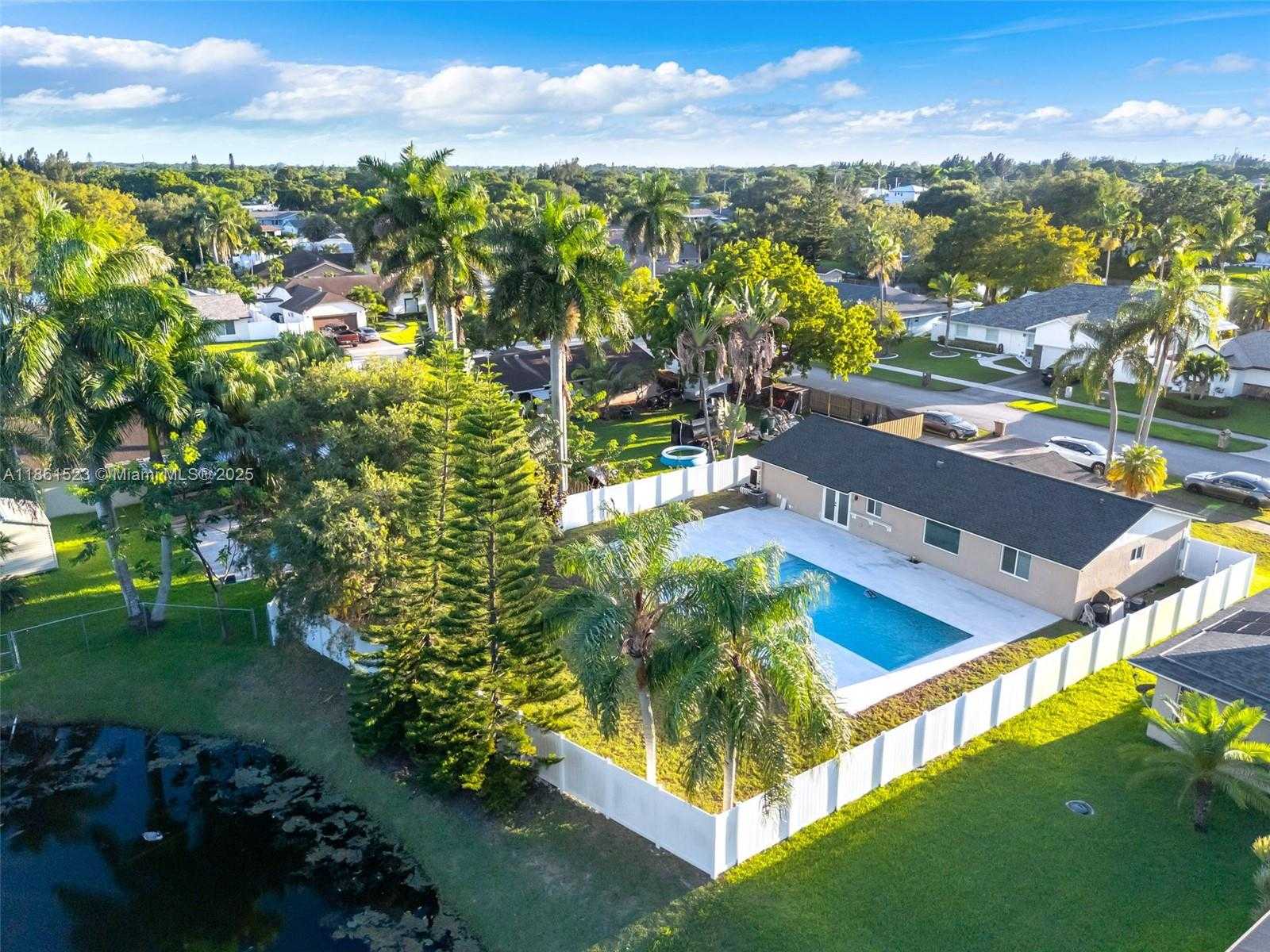 Small Image of 1120 SOUTH WEST 128TH DR, Davie Number 36