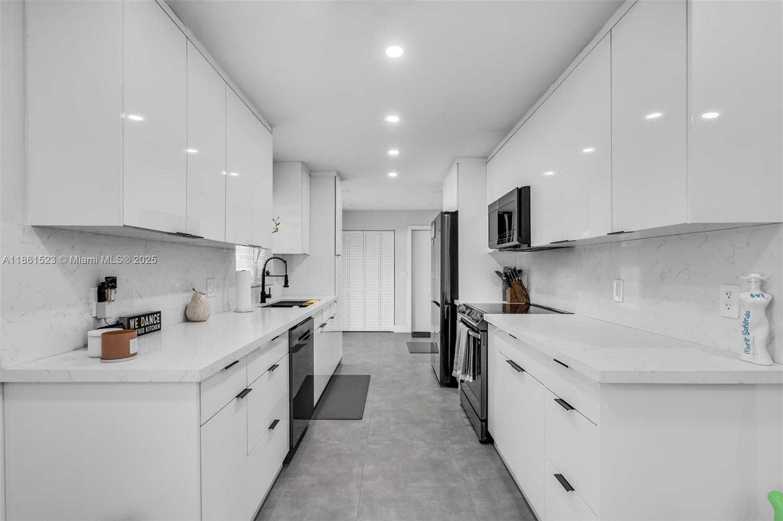 Small Image of 1120 SOUTH WEST 128TH DR, Davie Number 9