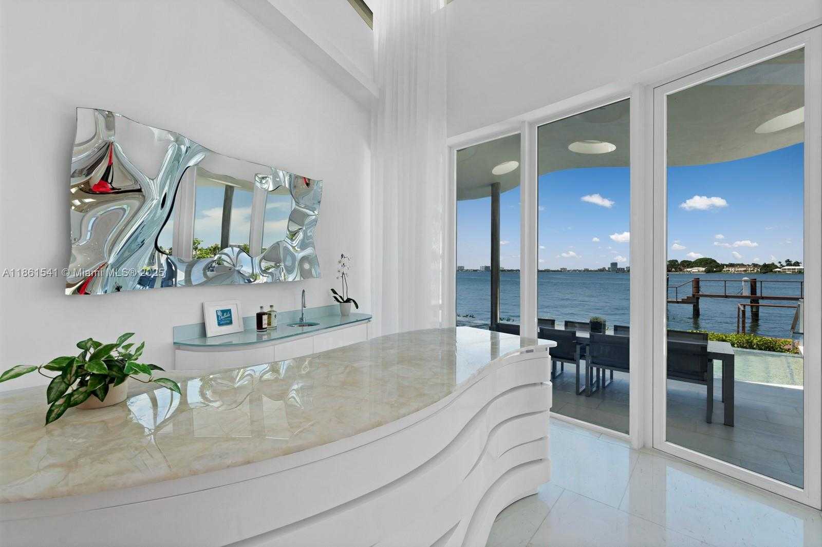 Small Image of 1825 CLEVELAND RD, Miami Beach Number 10