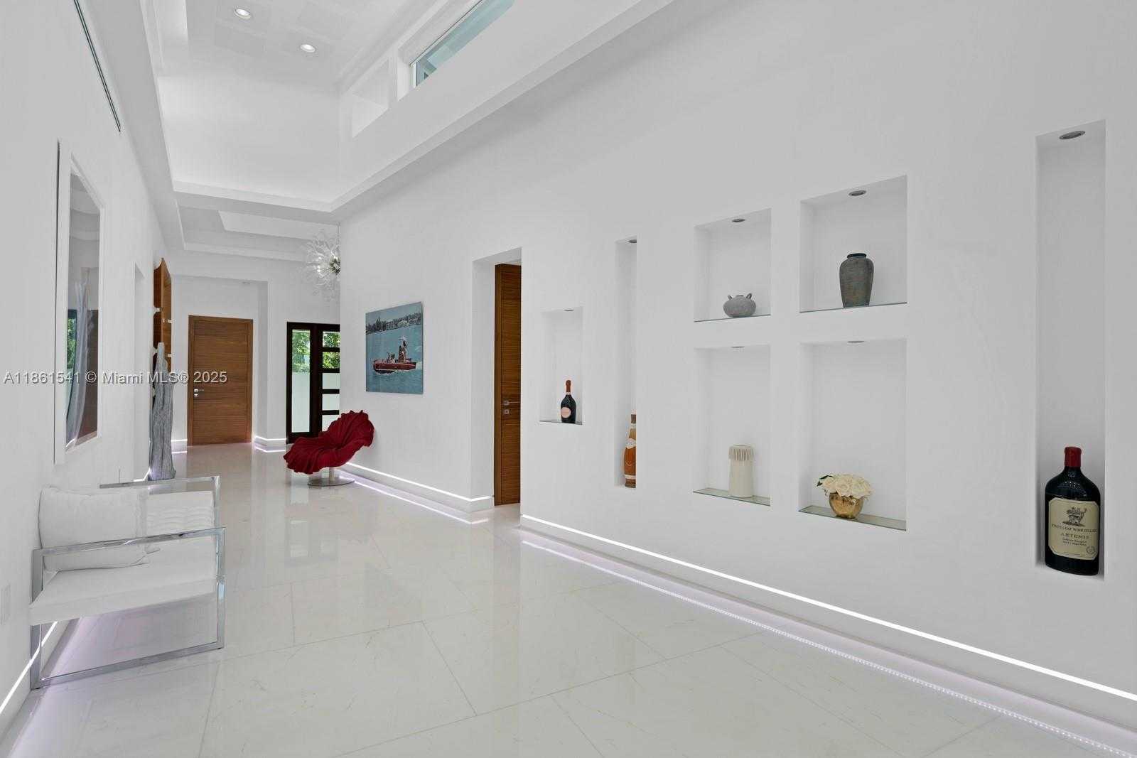 Small Image of 1825 CLEVELAND RD, Miami Beach Number 14