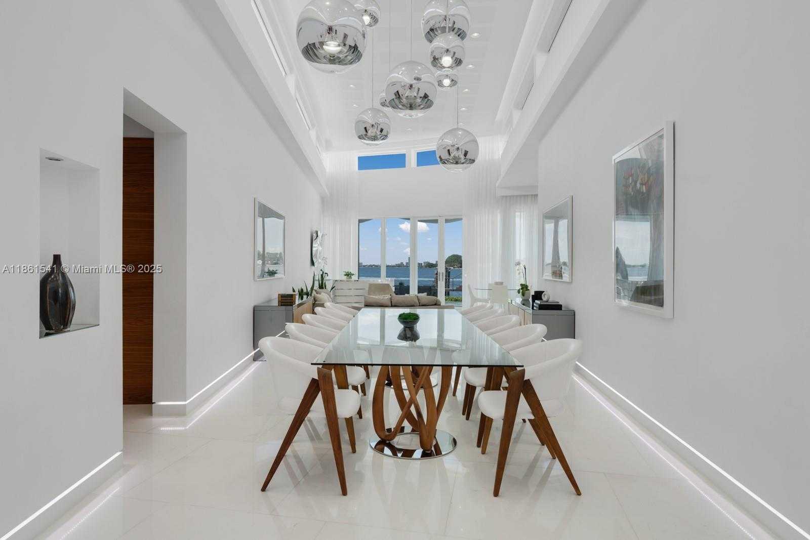 Small Image of 1825 CLEVELAND RD, Miami Beach Number 2