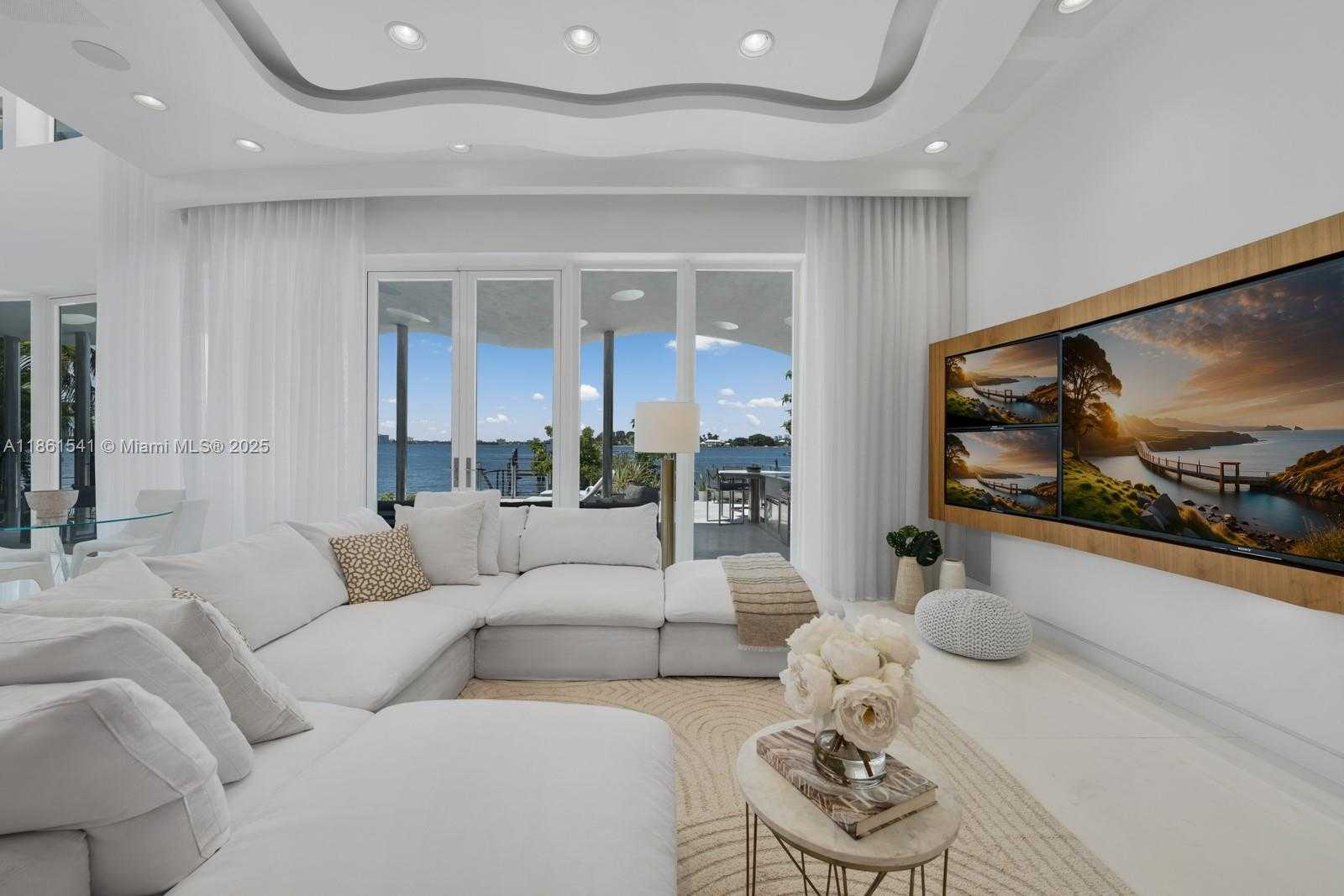 Small Image of 1825 CLEVELAND RD, Miami Beach Number 4
