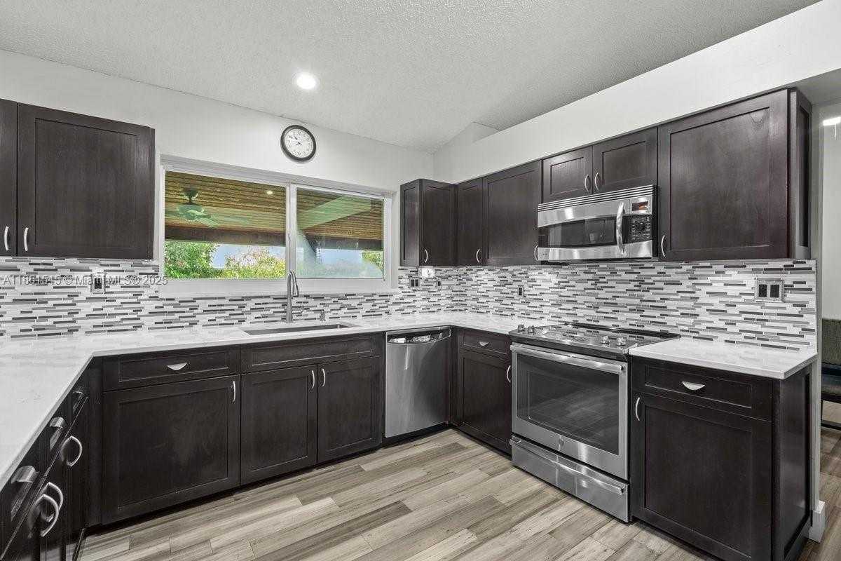 Small Image of 18270 SOUTH WEST 292ND ST, Homestead Number 6