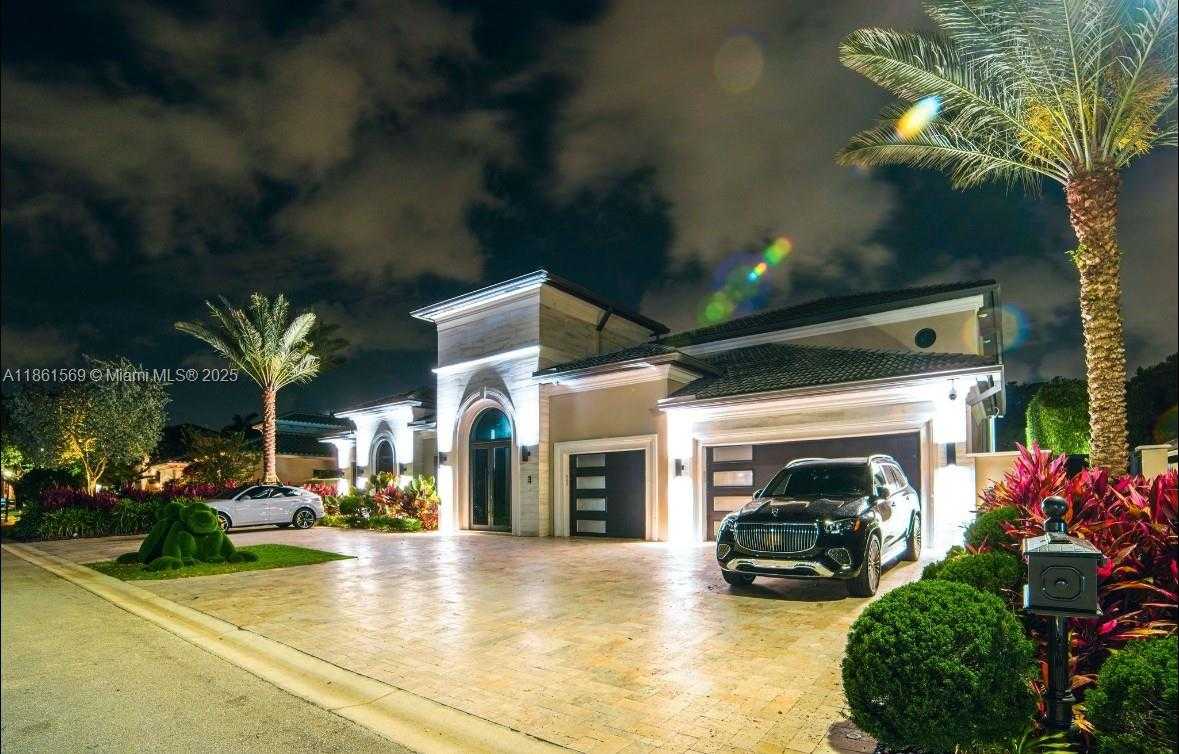 Small Image of 541 EAST ENCLAVE CIR E, Pembroke Pines Number 2