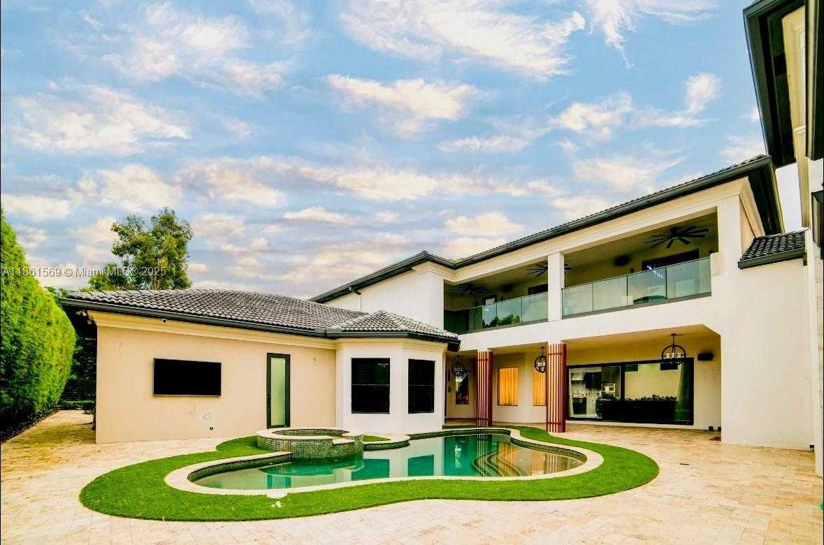 Small Image of 541 EAST ENCLAVE CIR E, Pembroke Pines Number 3