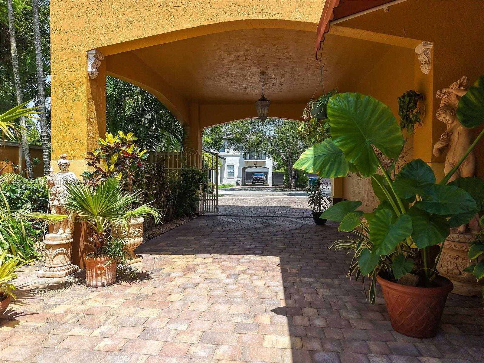 Small Image of 14980 SOUTH WEST 15TH LN, Miami Number 23