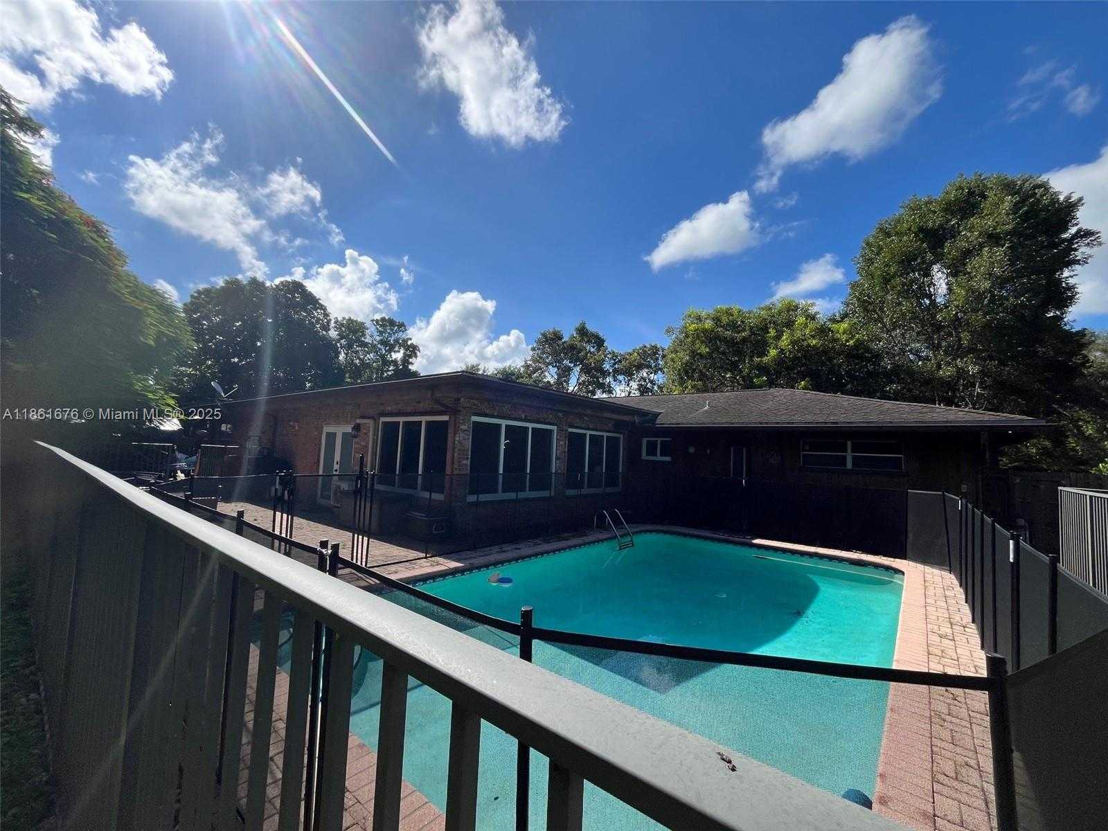 Small Image of 12101 NORTH WEST 6TH ST, Plantation Number 34