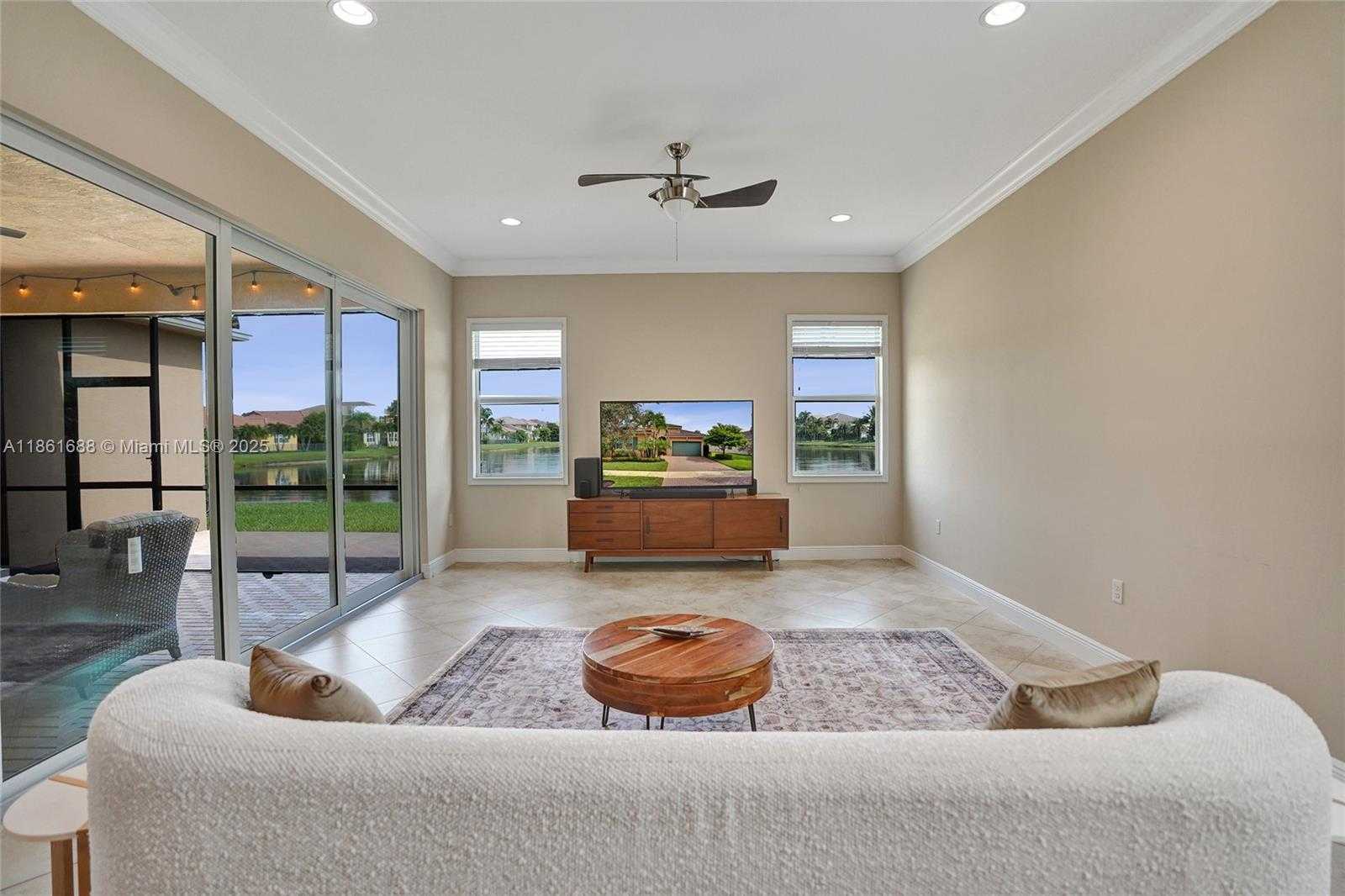 Small Image of 2954 BELLAROSA CIR, Royal Palm Beach Number 27