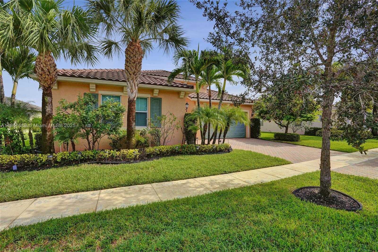Small Image of 2954 BELLAROSA CIR, Royal Palm Beach Number 3