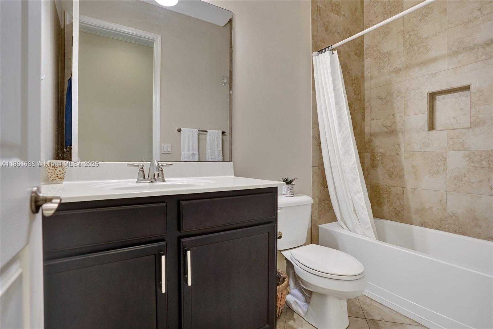 Small Image of 2954 BELLAROSA CIR, Royal Palm Beach Number 33