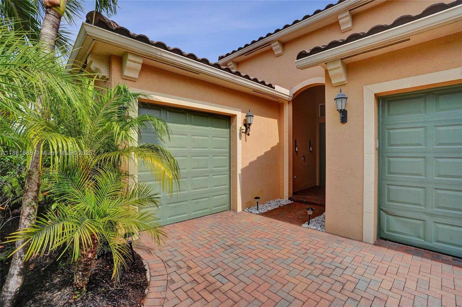 Small Image of 2954 BELLAROSA CIR, Royal Palm Beach Number 4