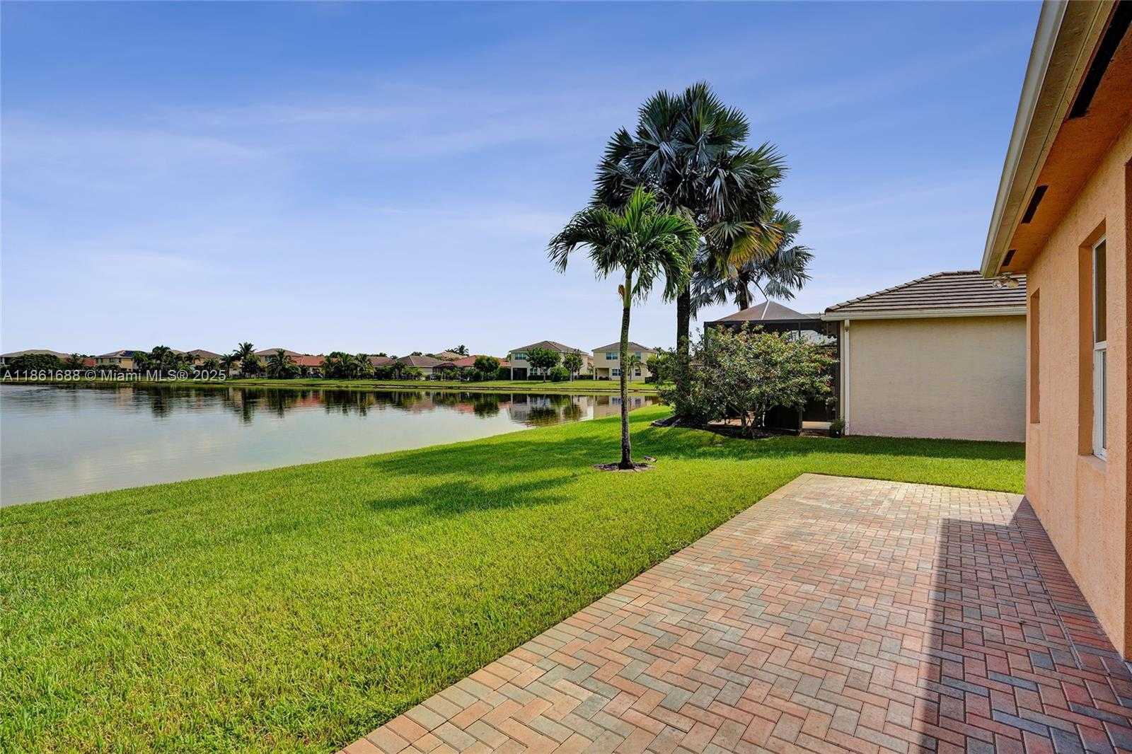 Small Image of 2954 BELLAROSA CIR, Royal Palm Beach Number 64