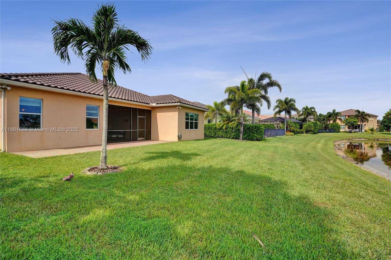 Small Image of 2954 BELLAROSA CIR, Royal Palm Beach Number 67