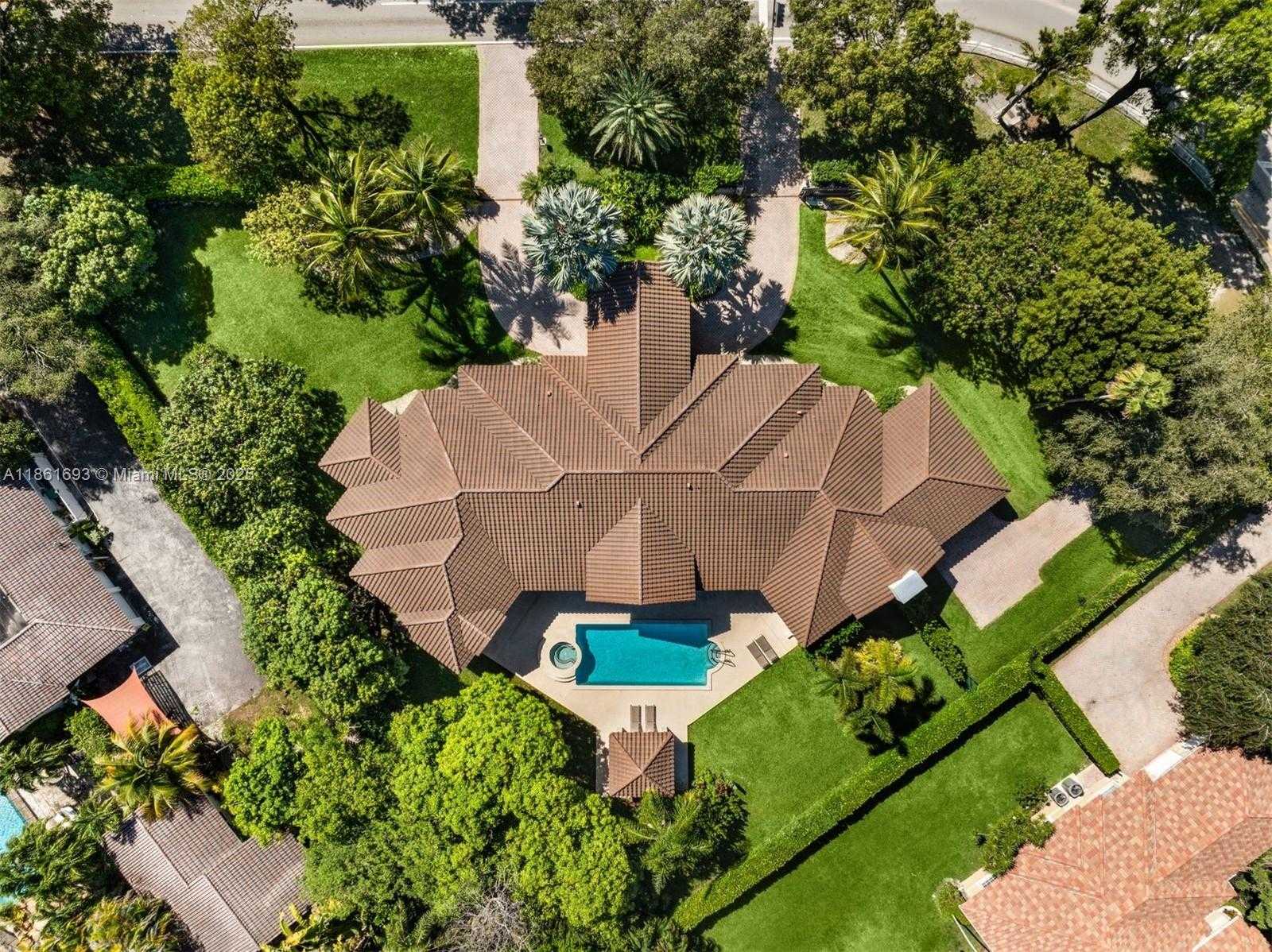 Small Image of 12801 OLD CUTLER RD, Pinecrest Number 13