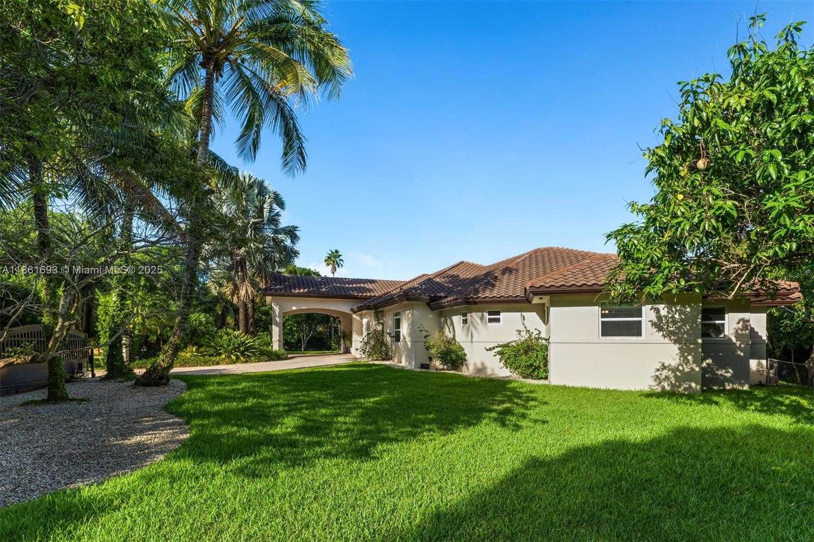 Small Image of 12801 OLD CUTLER RD, Pinecrest Number 14