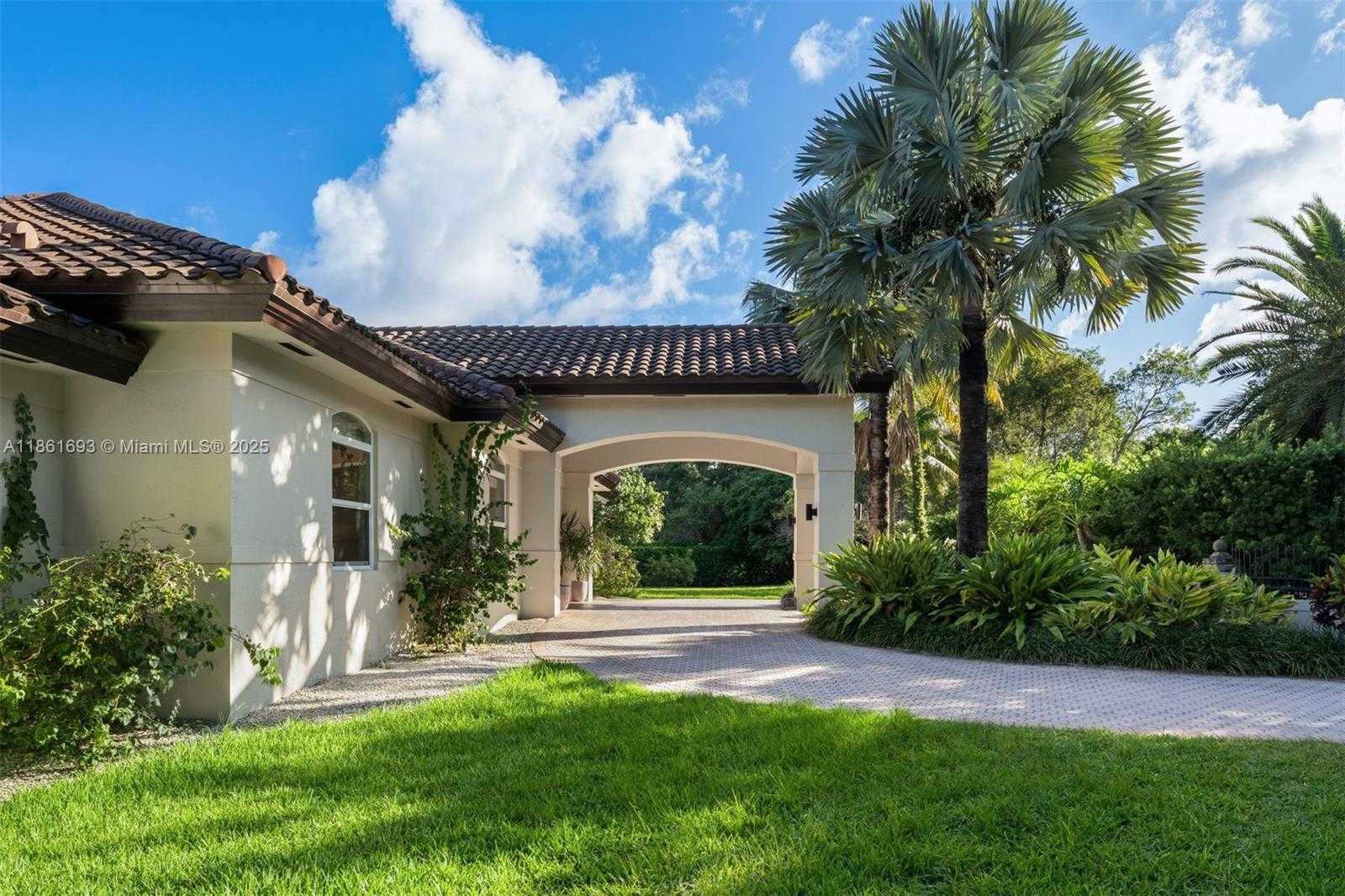 Small Image of 12801 OLD CUTLER RD, Pinecrest Number 15
