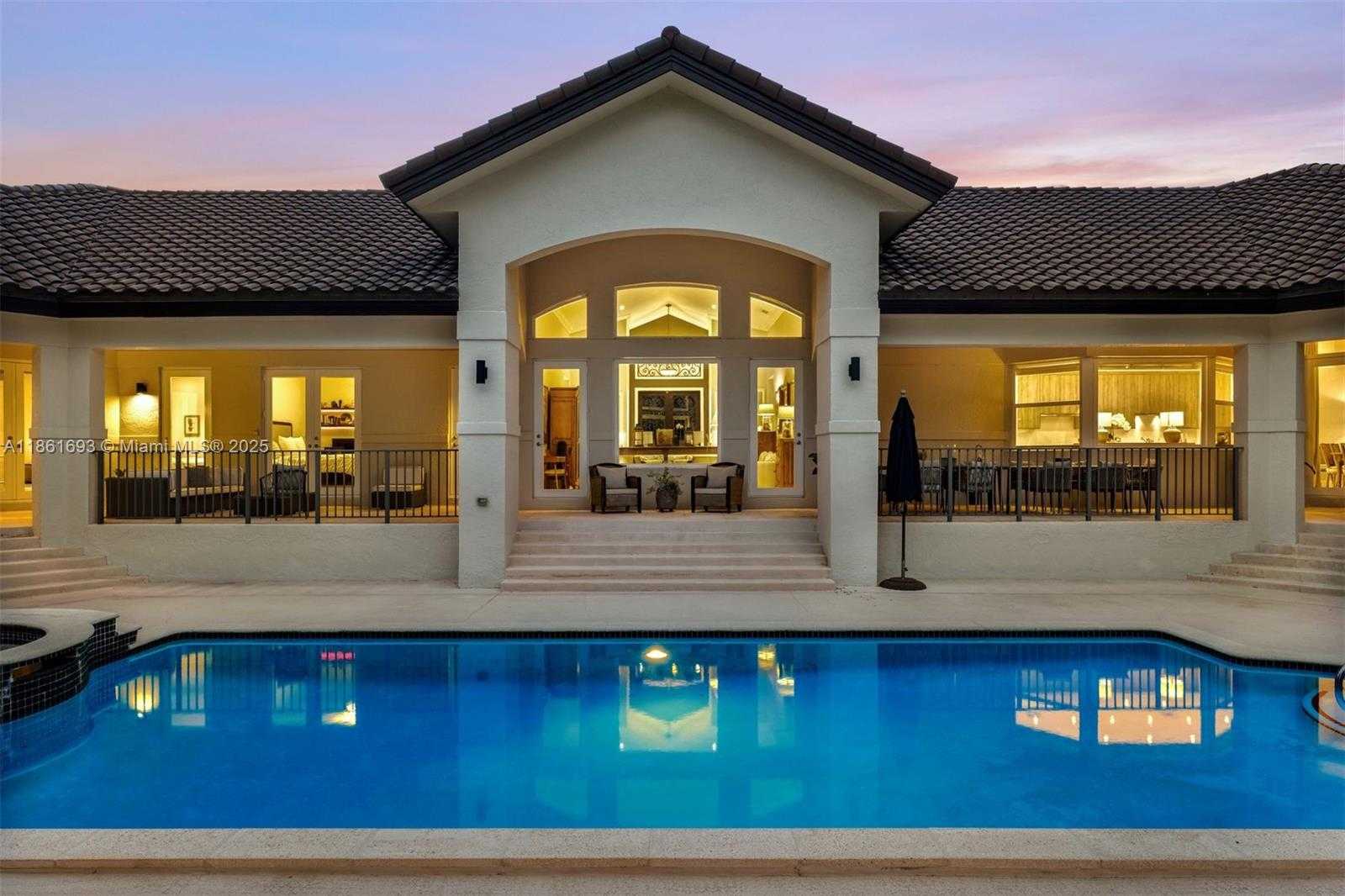 Small Image of 12801 OLD CUTLER RD, Pinecrest Number 2