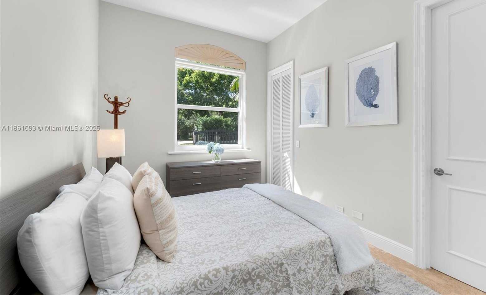 Small Image of 12801 OLD CUTLER RD, Pinecrest Number 32