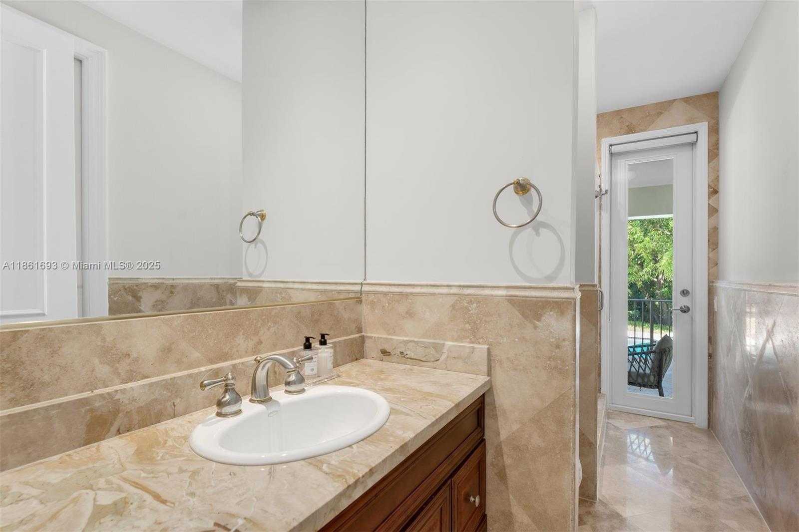 Small Image of 12801 OLD CUTLER RD, Pinecrest Number 35