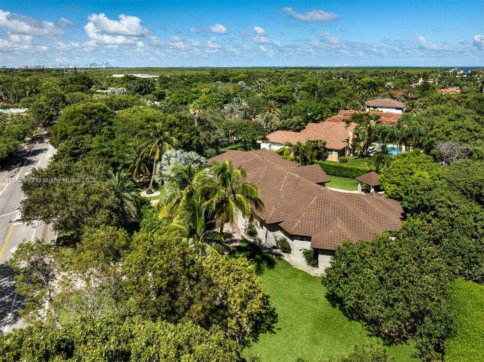 Small Image of 12801 OLD CUTLER RD, Pinecrest Number 53