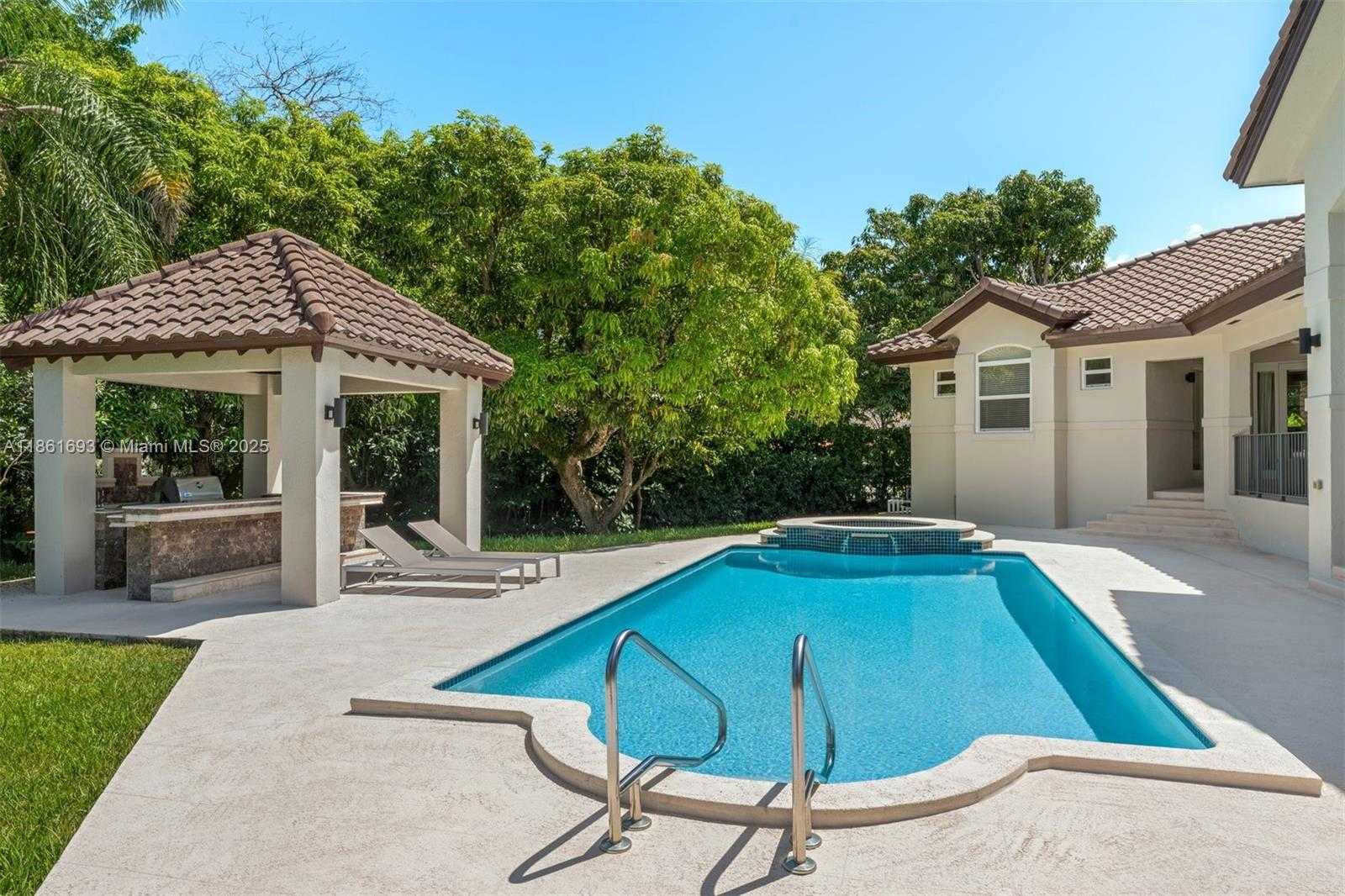 Small Image of 12801 OLD CUTLER RD, Pinecrest Number 57