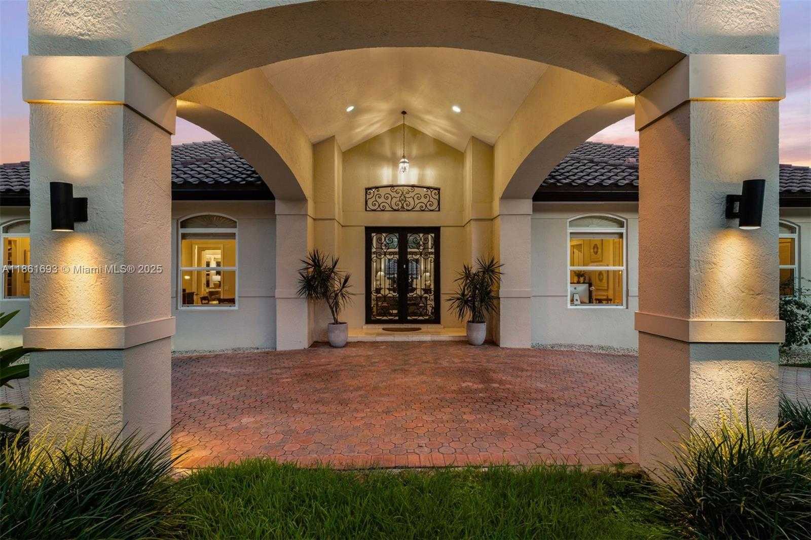 Small Image of 12801 OLD CUTLER RD, Pinecrest Number 60