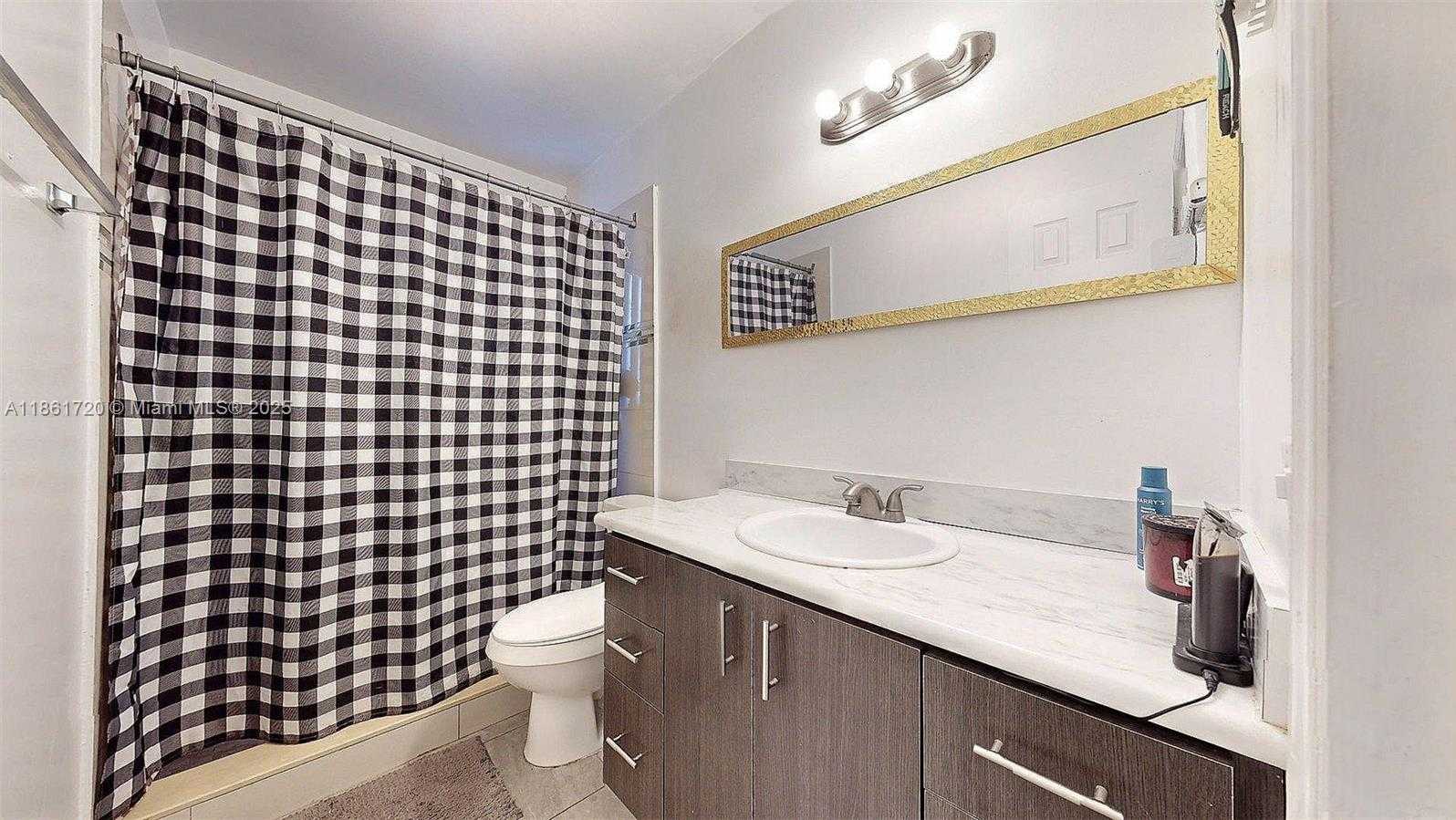 Small Image of 18502 NORTH WEST 23RD CT, Miami Gardens Number 22