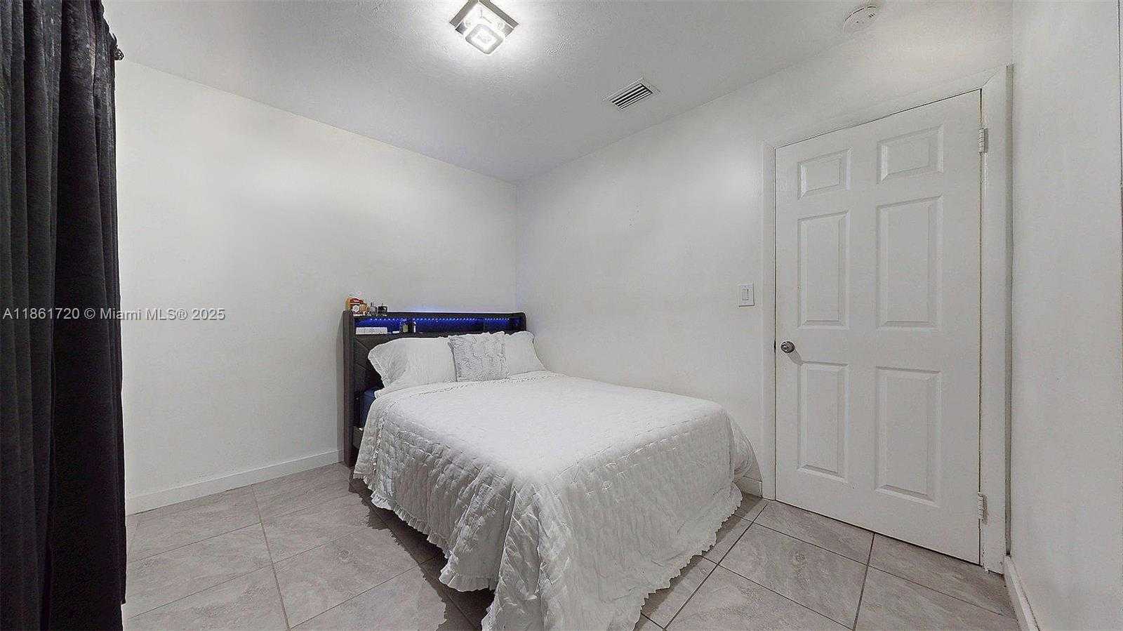 Small Image of 18502 NORTH WEST 23RD CT, Miami Gardens Number 25