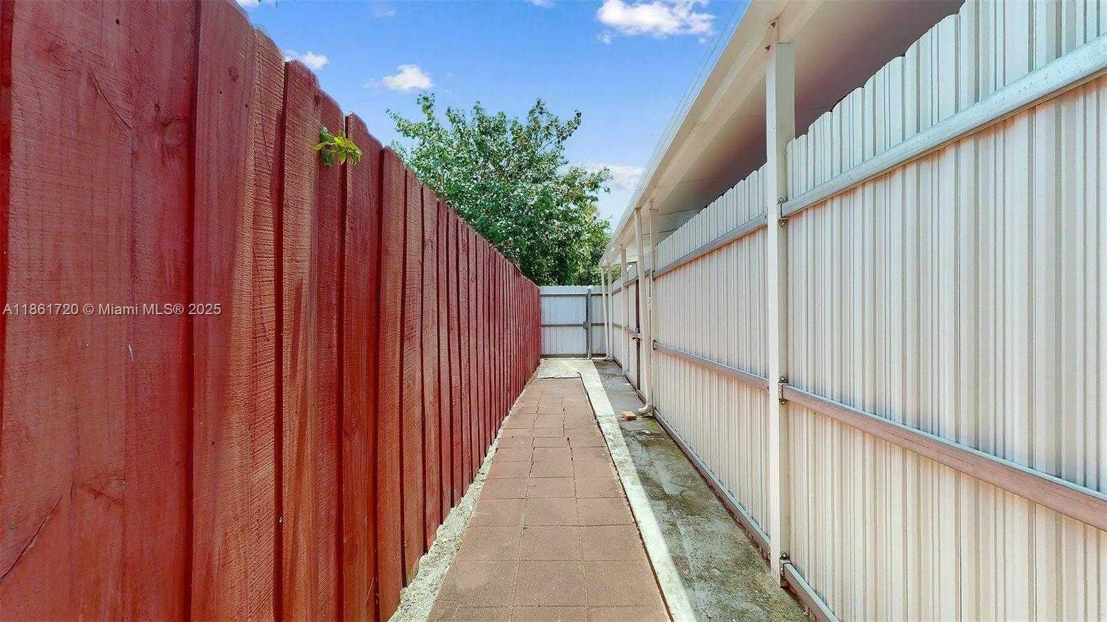 Small Image of 18502 NORTH WEST 23RD CT, Miami Gardens Number 32