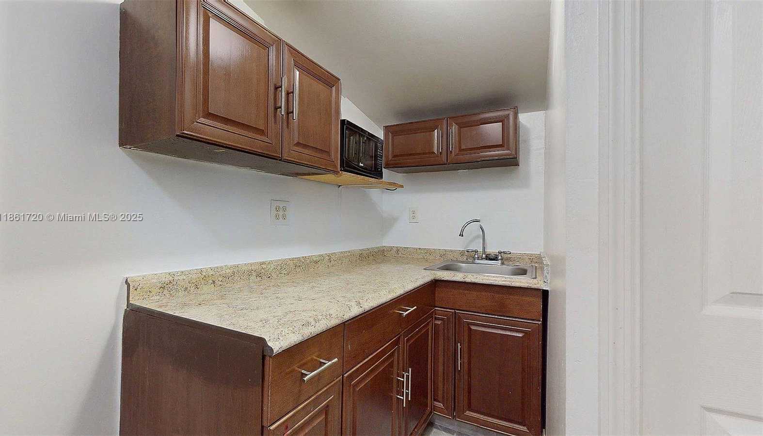 Small Image of 18502 NORTH WEST 23RD CT, Miami Gardens Number 35