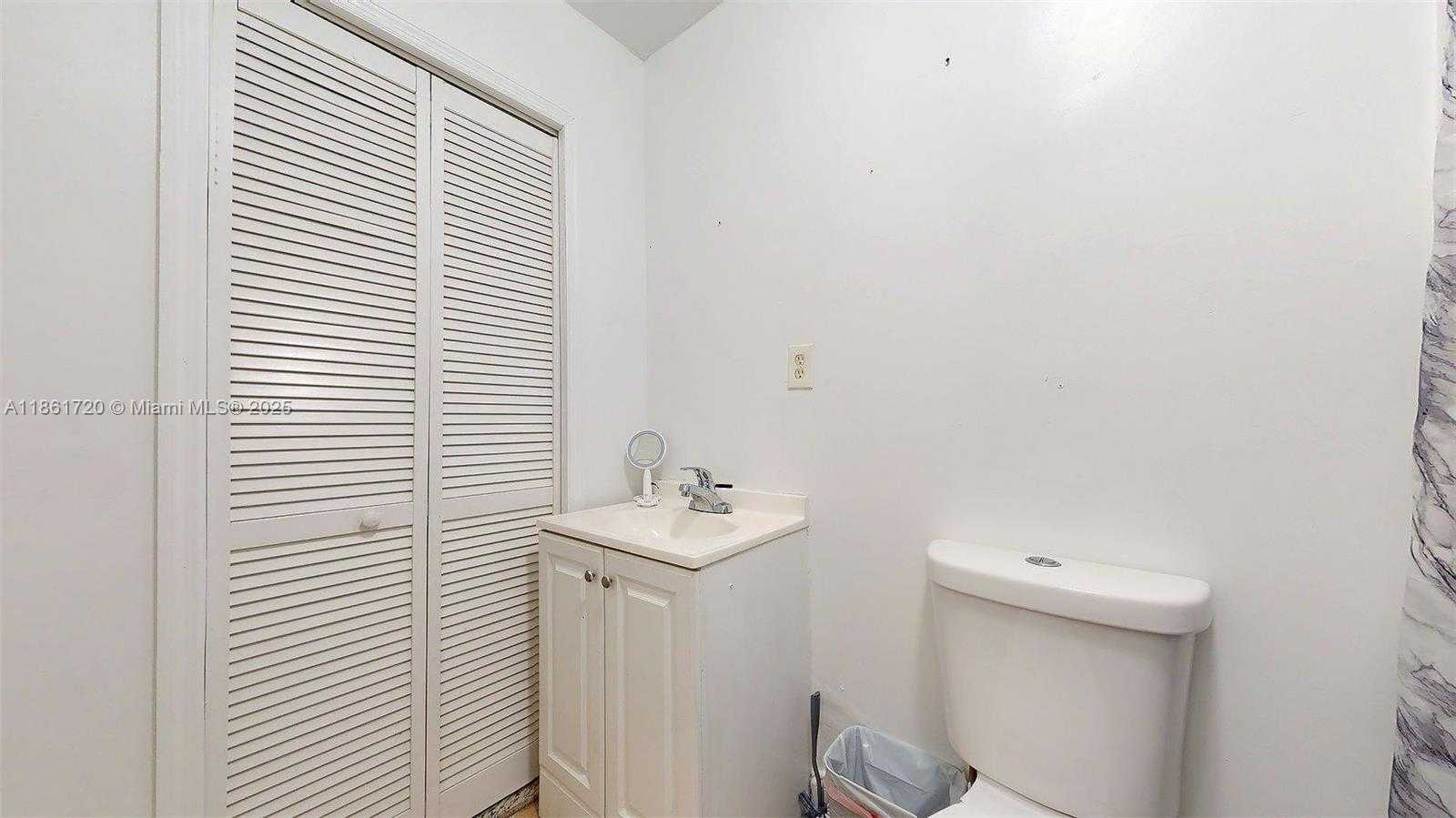 Small Image of 18502 NORTH WEST 23RD CT, Miami Gardens Number 43