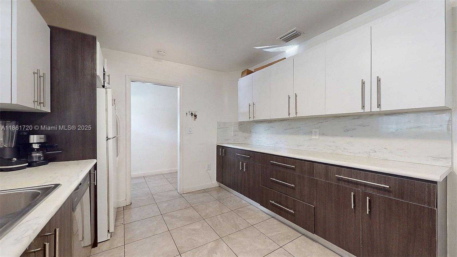 Small Image of 18502 NORTH WEST 23RD CT, Miami Gardens Number 7