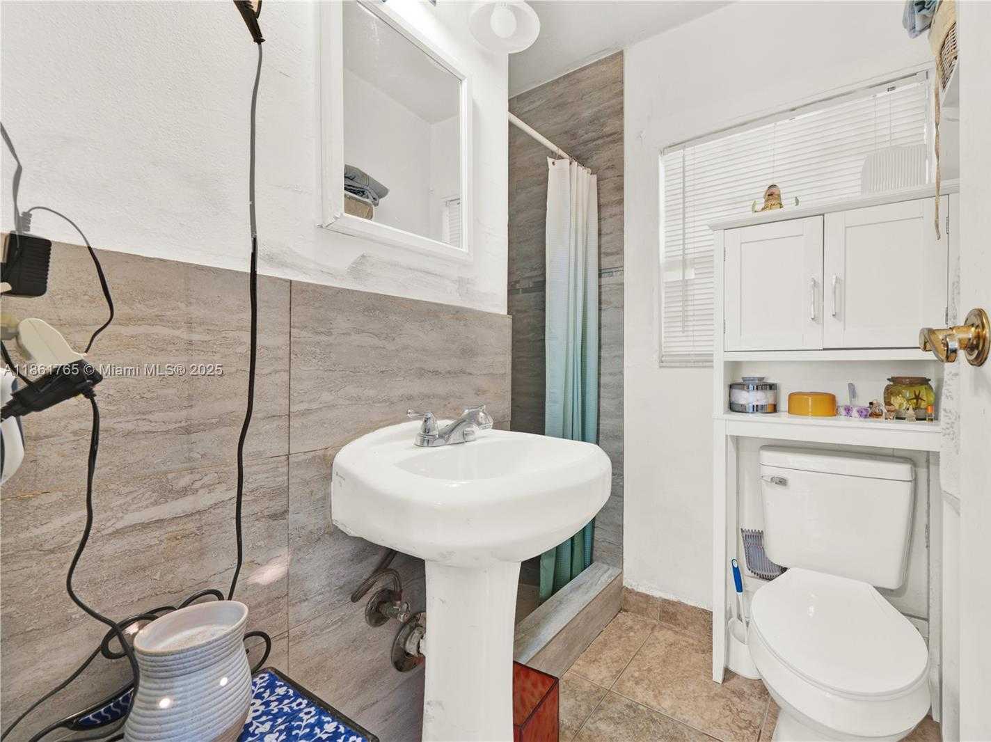 Small Image of 2305 NORTH EAST 135TH TER, North Miami Beach Number 11
