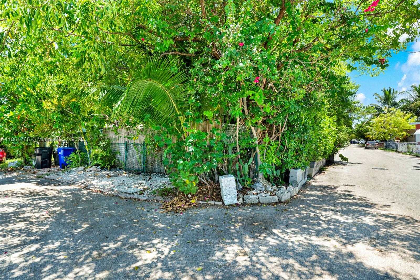 Small Image of 2305 NORTH EAST 135TH TER, North Miami Beach Number 15