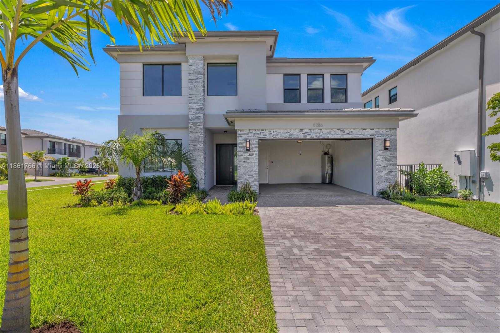 Small Image of 8286 FISHERS ISLAND WAY, Boca Raton Number 2