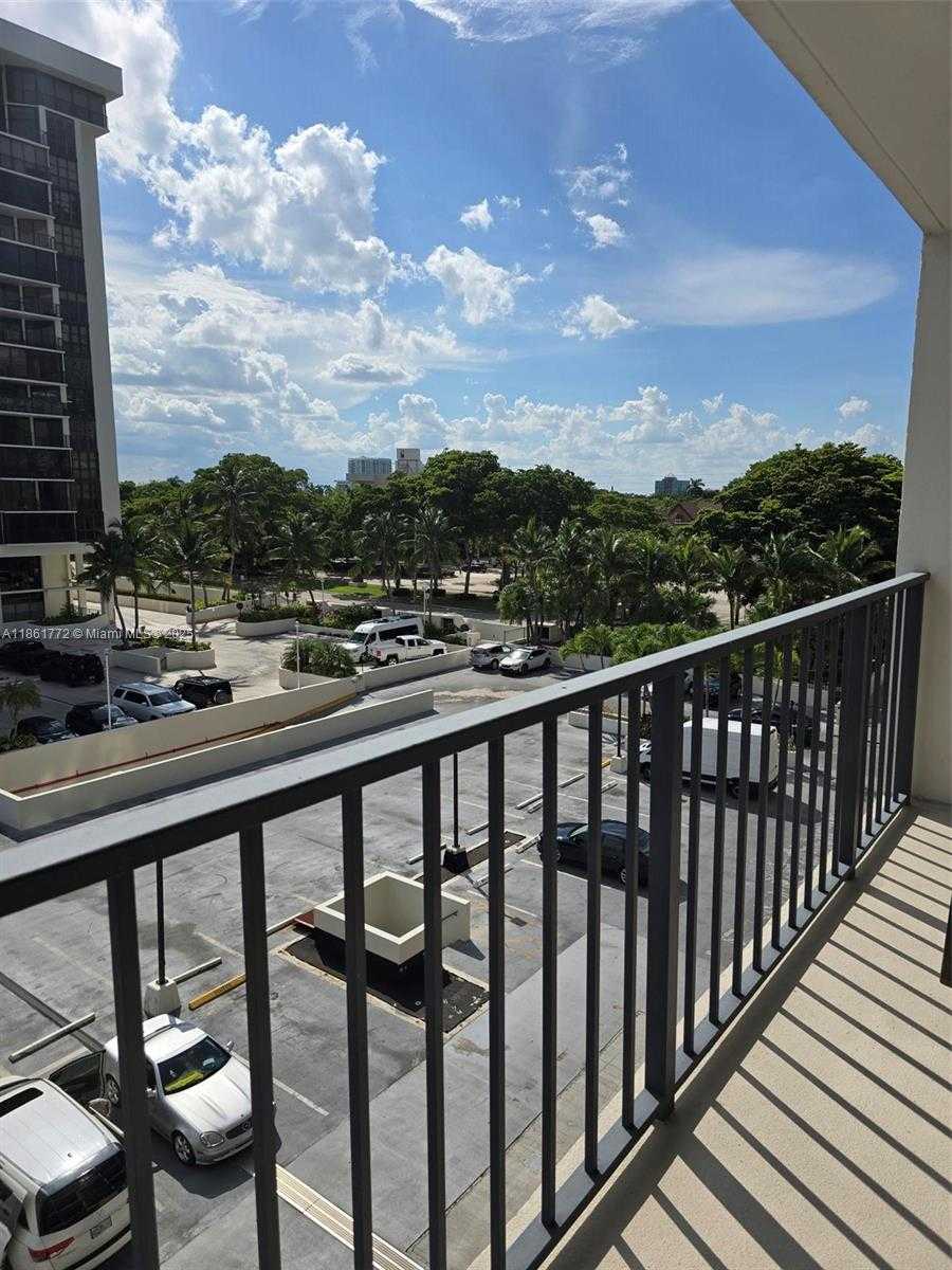 Small Image of Miami Number 10