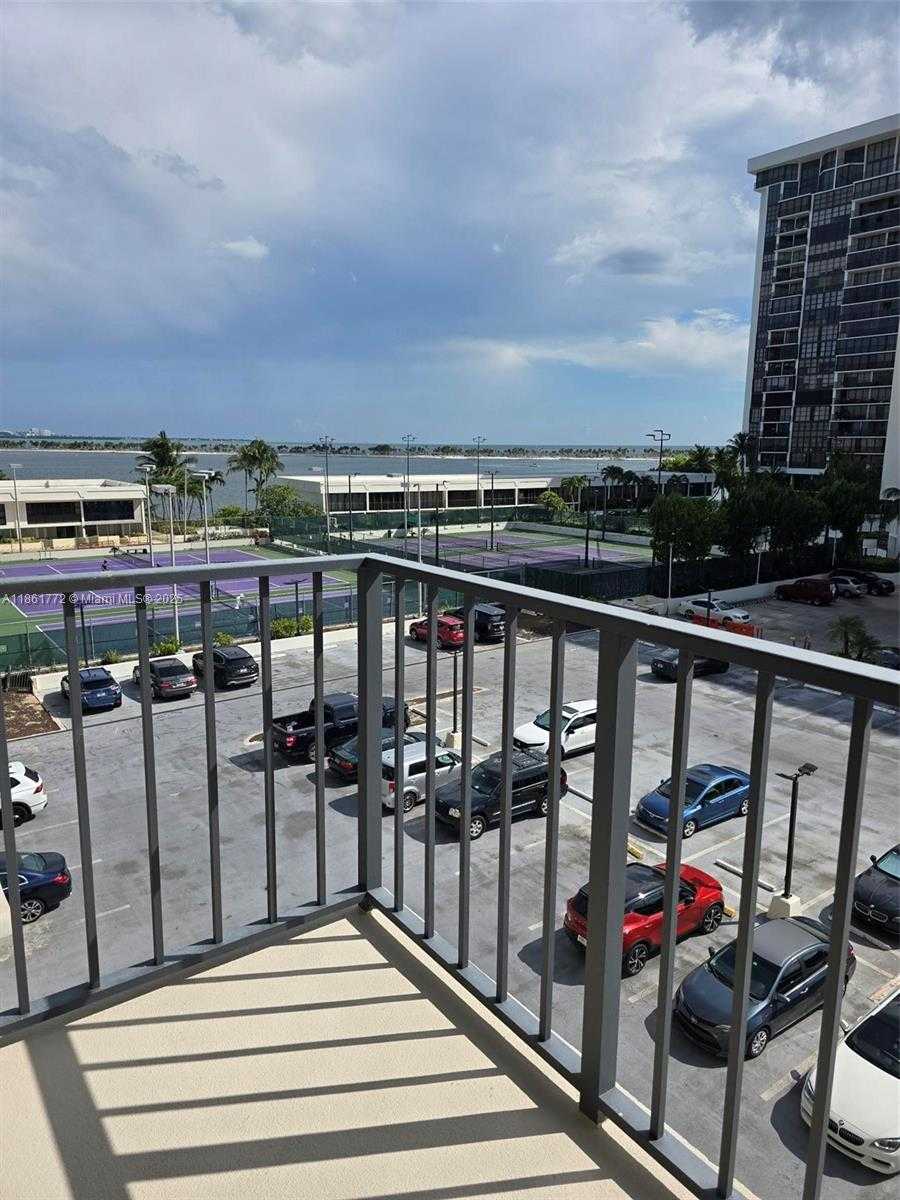 Small Image of Miami Number 11