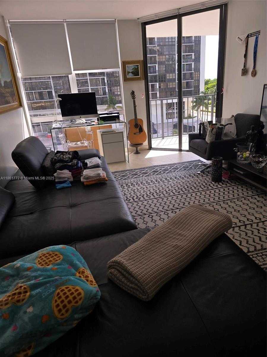 Small Image of Miami Number 4
