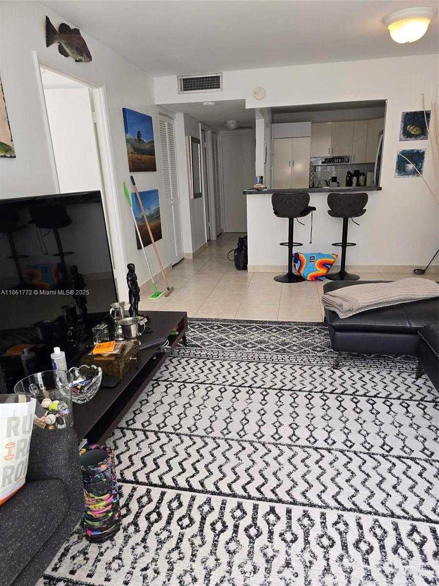 Small Image of Miami Number 6