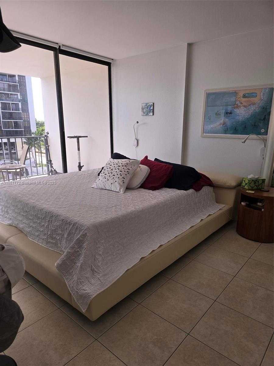 Small Image of Miami Number 7